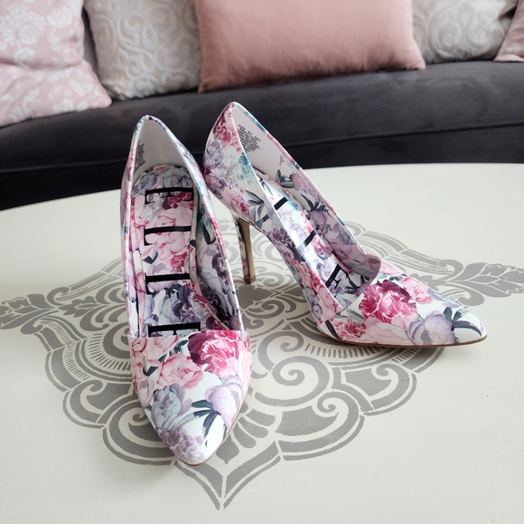Elle Floral Pumps, Size 8.5, Very Gently Used - Picture 3 of 10
